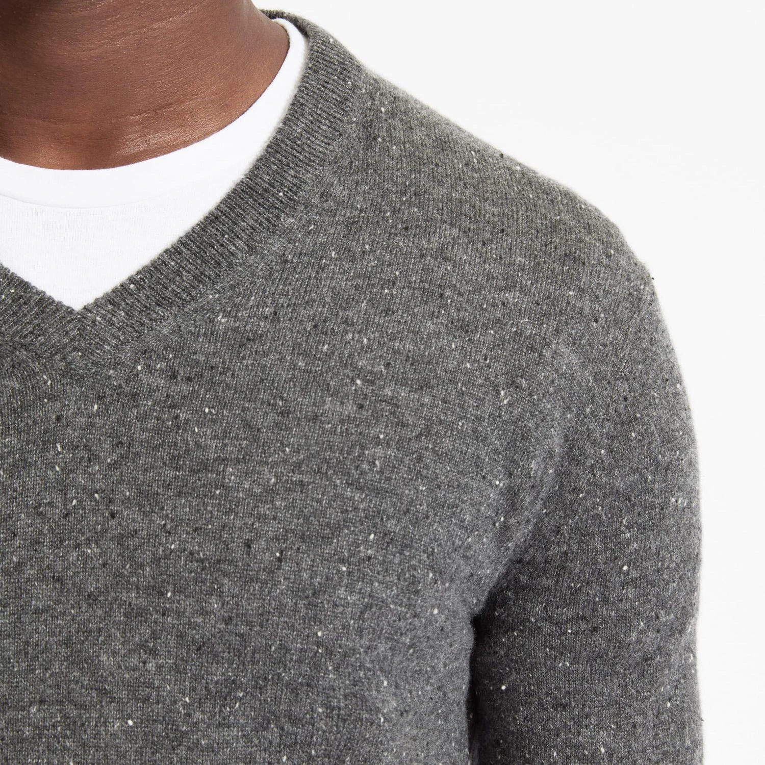 Everlane The Cashmere V-Neck 2