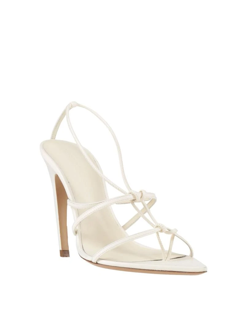 Nensi Dojaka Flip flops 2