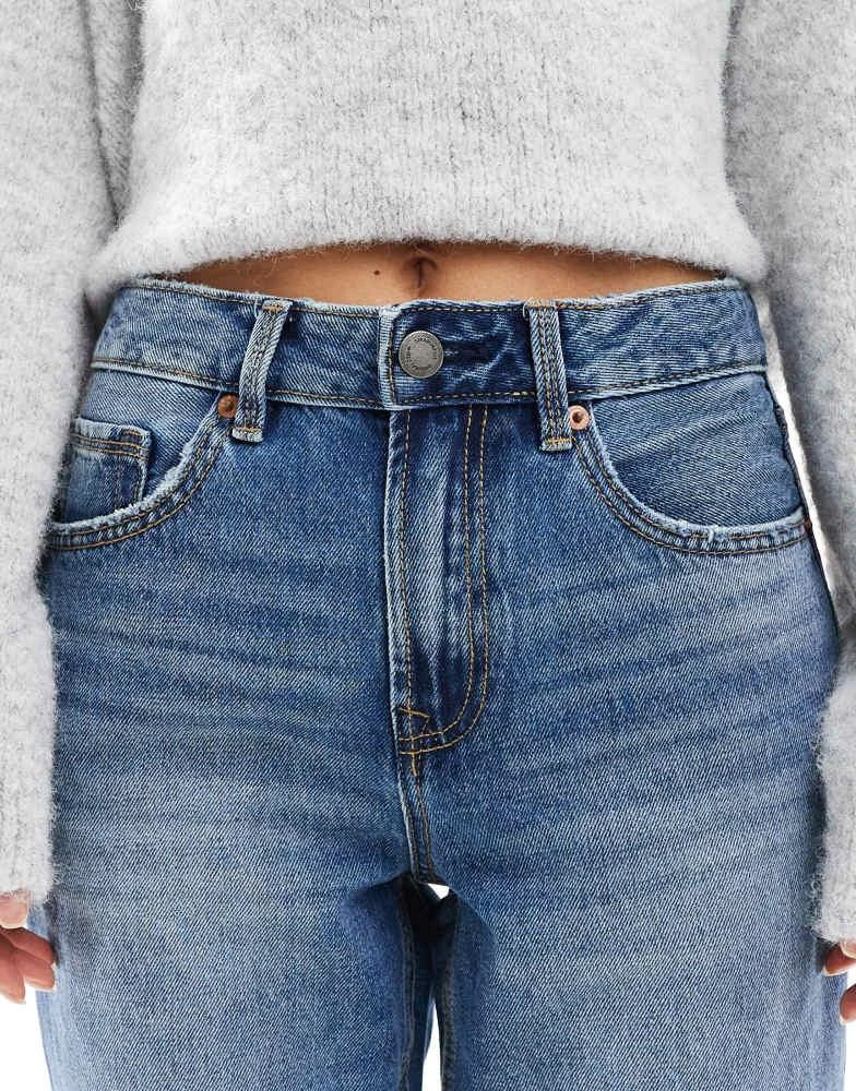 Stradivarius Stradivarius D92 straight wide leg jeans in medium blue 4