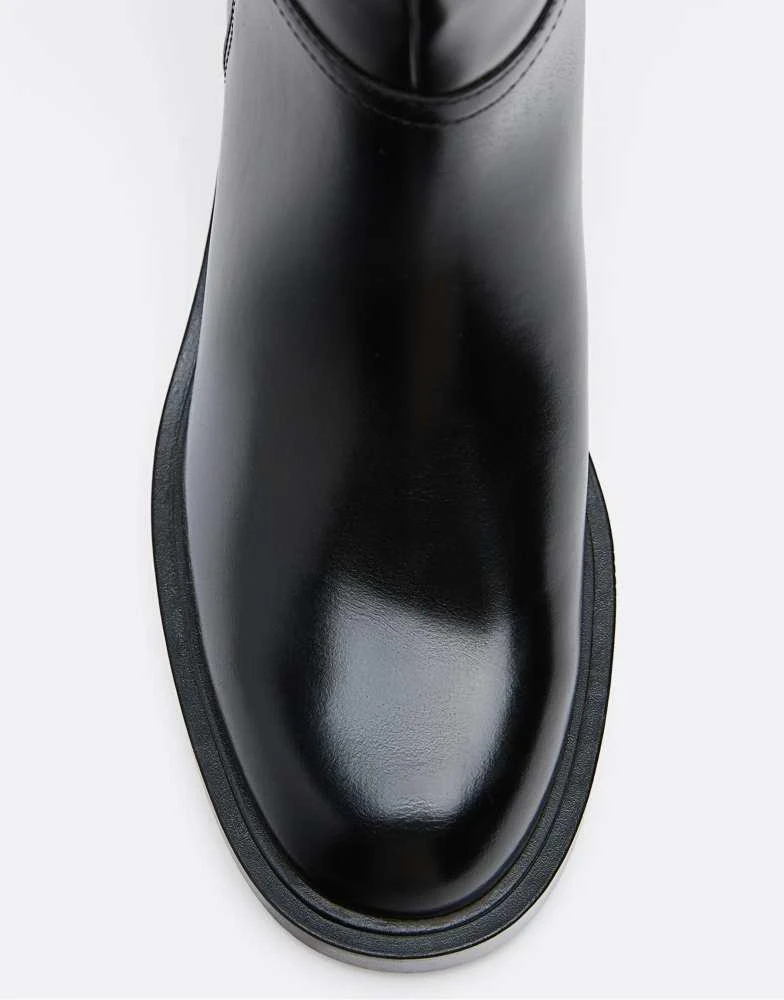 Stradivarius Stradivarius Flat equestrian-style boots in black 3