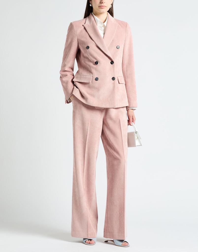 CARACTÈRE Suit