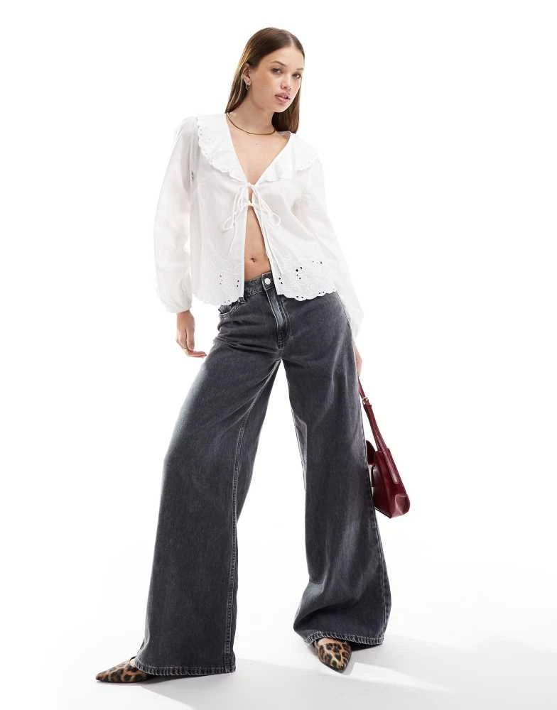 Stradivarius Stradivarius tie detail puff sleeve blouse in white 3