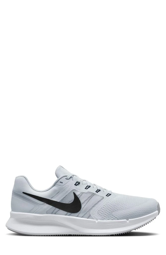 NIKE Run Swift 3 Running Shoe 3