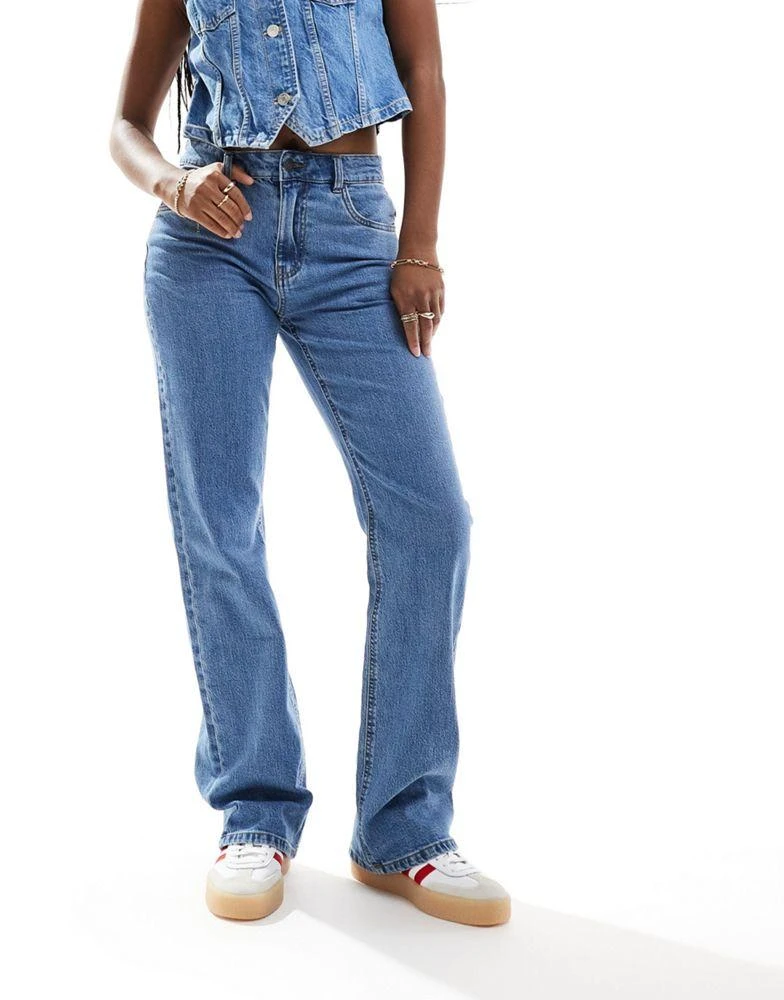 Stradivarius Stradivarius STR straight leg slouchy jean in medium blue 4