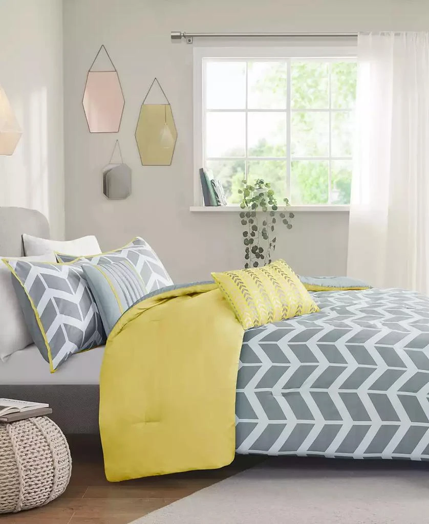 Intelligent Design CLOSEOUT! Nadia Reversible 4-Pc. Comforter Set 3
