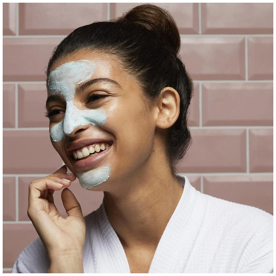 Soap & Glory Scrub Your Nose In It AHA Facial Scrub 5