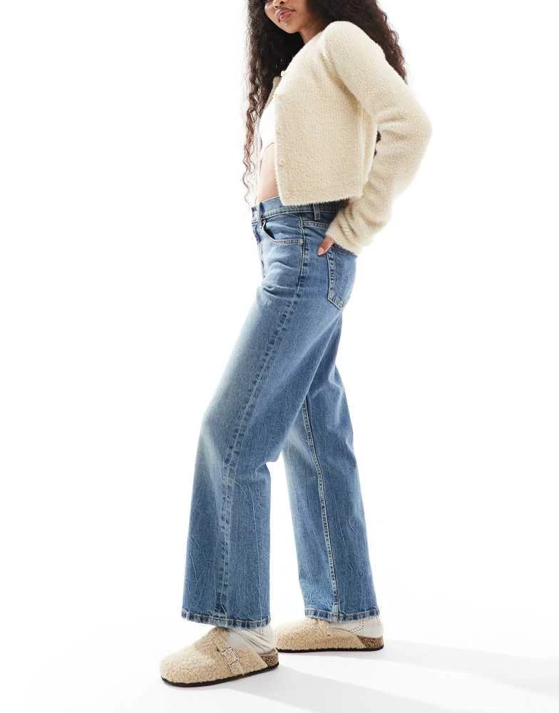 ASOS ASOS DESIGN Petite comfort stretch straight leg jean in mid blue 3