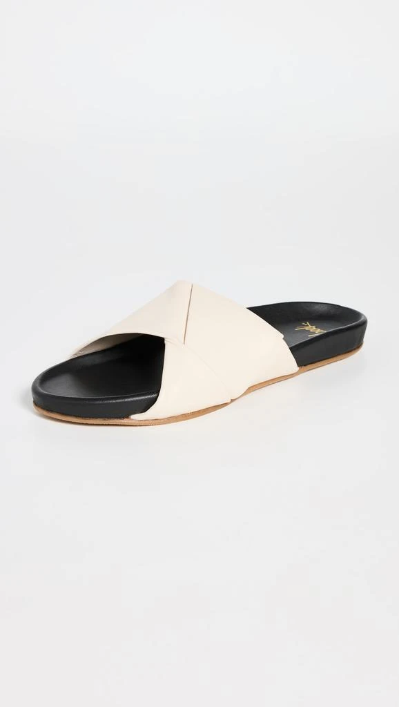 beek Tori Slides 4