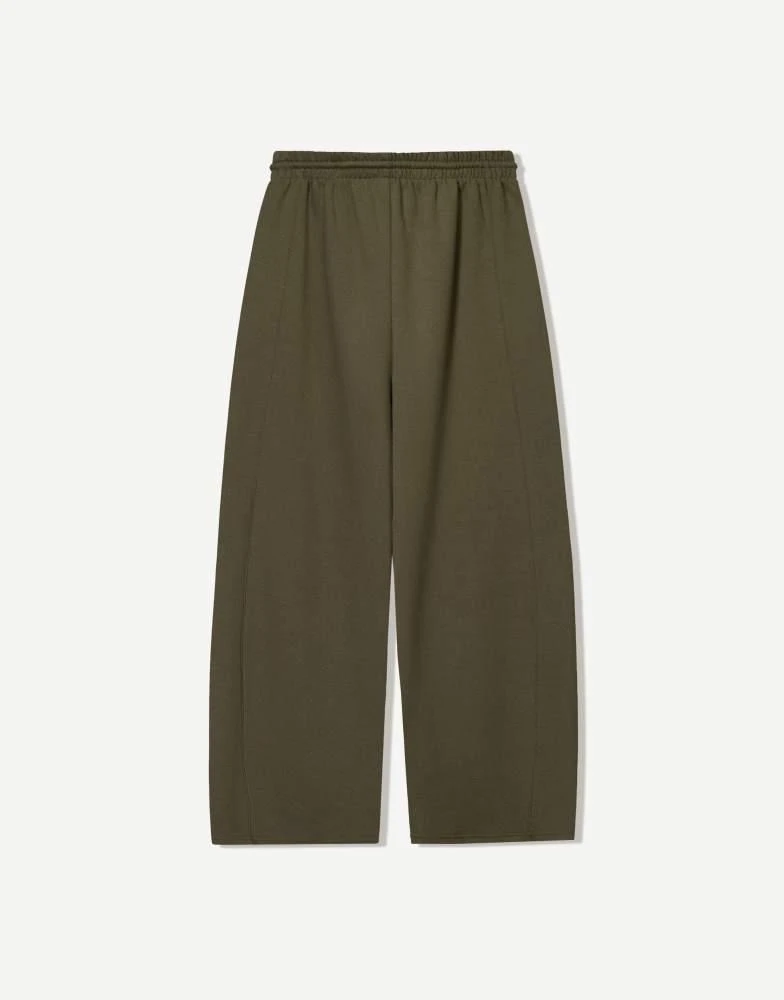 Bershka Bershka plush barrel trousers in khaki 4