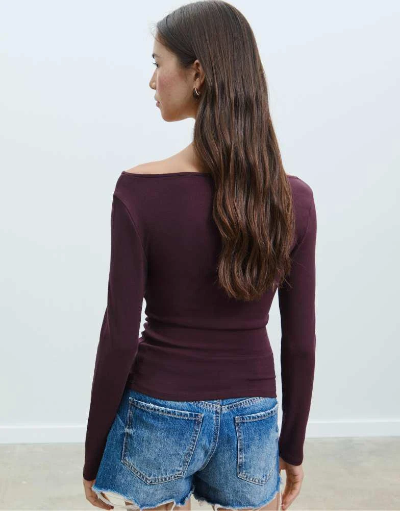 Stradivarius Stradivarius Long sleeve t-shirt with gathering in purple 4