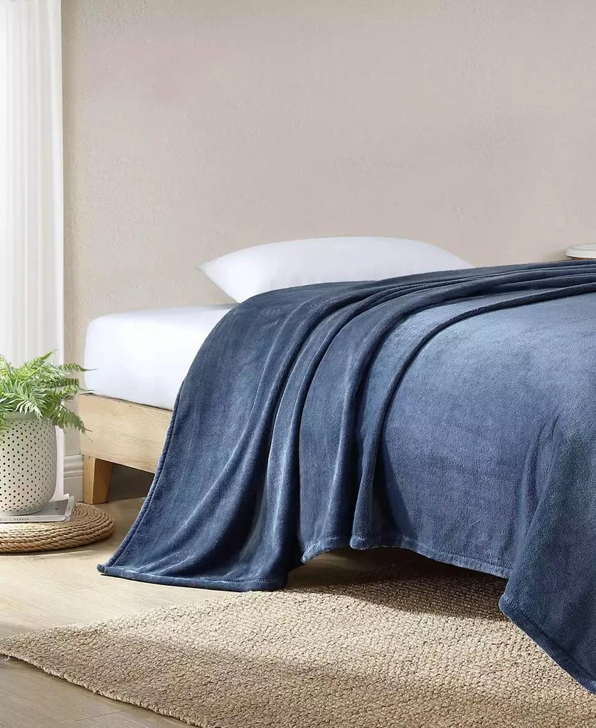 Tommy Bahama Solid Ultra Soft Plush Blanket 4