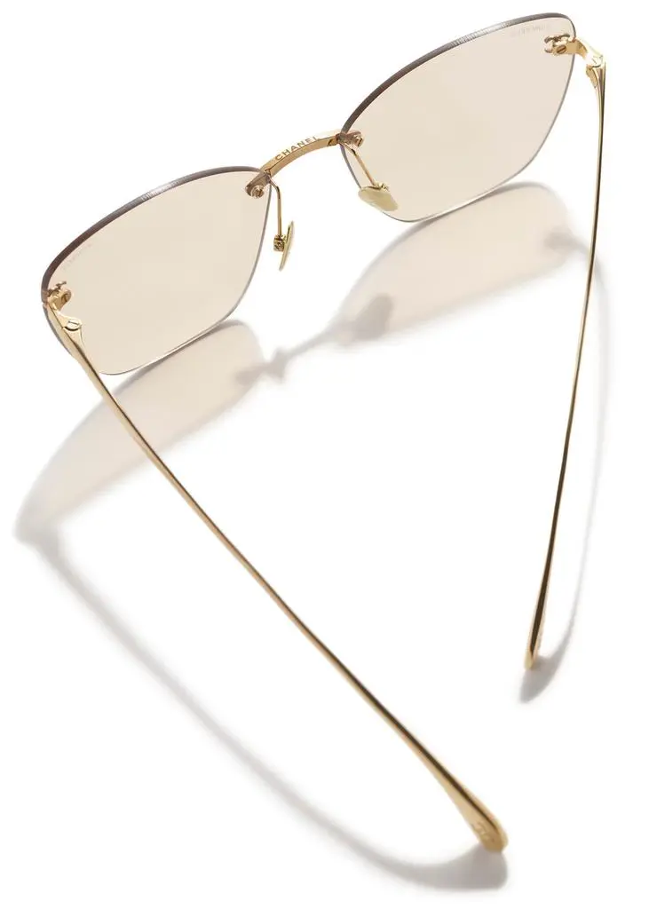 Chanel Cat-eye sunglasses 4