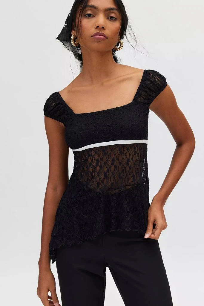 Kimchi Blue Kimchi Blue Penelope Lace Keyhole Back Asymmetric Top 2