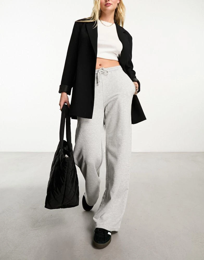 Stradivarius Stradivarius wide leg jogger in grey 1