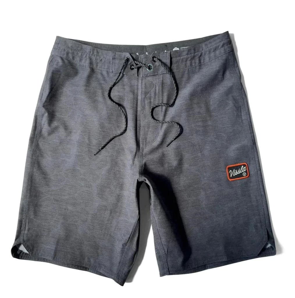 VISSLA Men
s Solid Sets 18.5" Boardshort In Black Camo