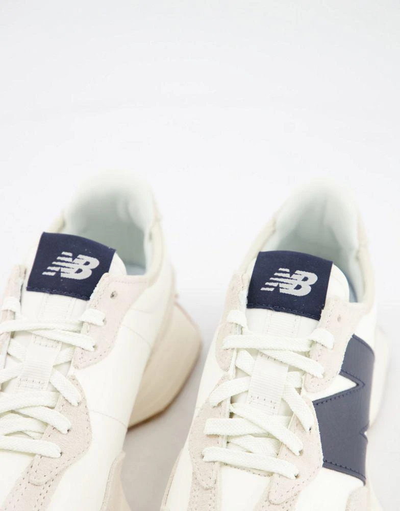 New Balance New Balance 327 trainers in off white/navy 4