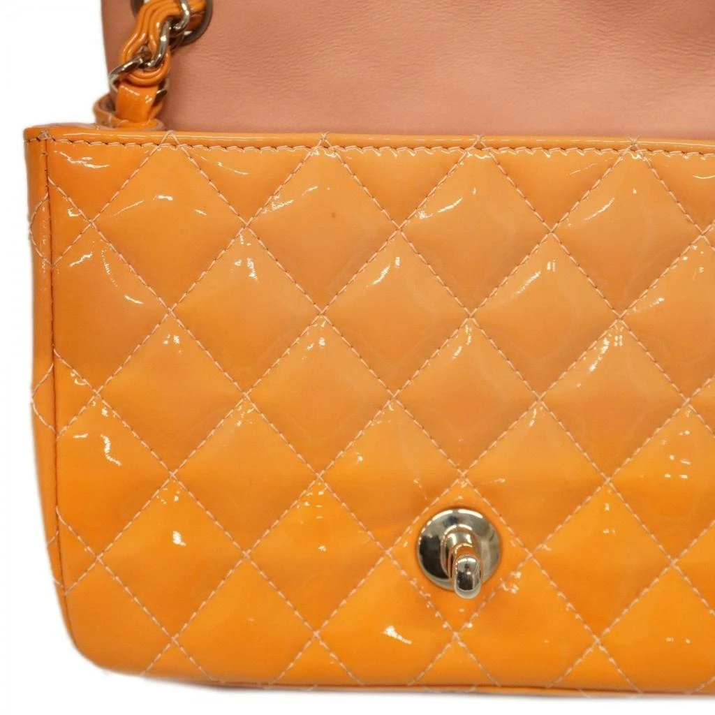 Chanel Patent Leather Shoulder Bag (Pre-Owned) 6