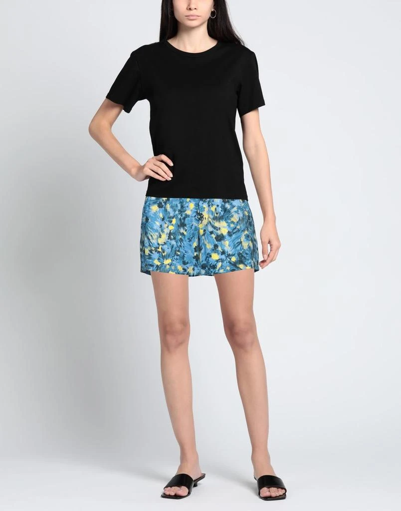 Laura Urbinati Shorts & Bermuda 2
