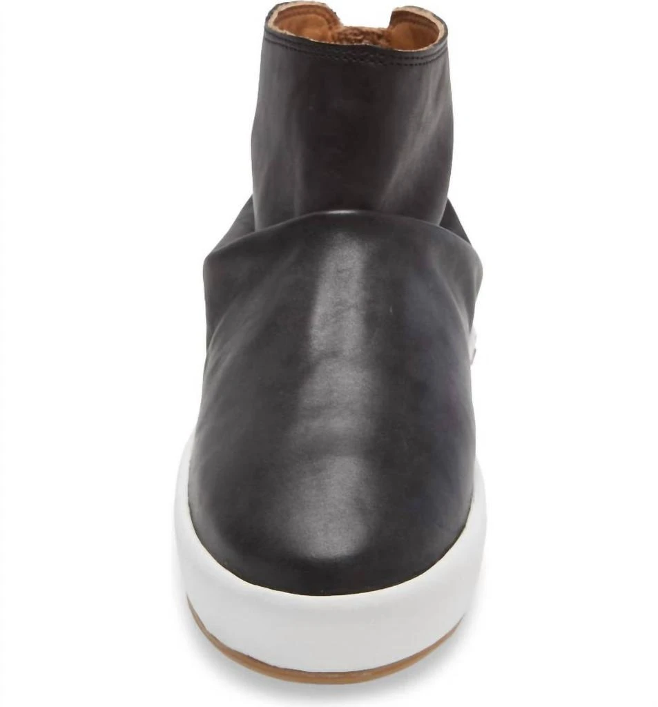 beek Jaeger Boots In Black 4