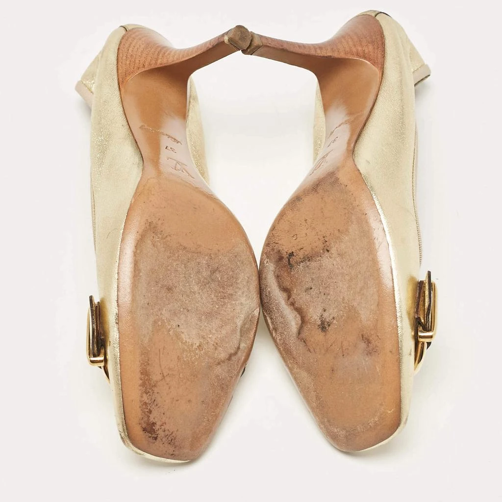 Louis Vuitton Louis Vuitton Gold Leather Square Toe Buckle Pumps Size 37 6