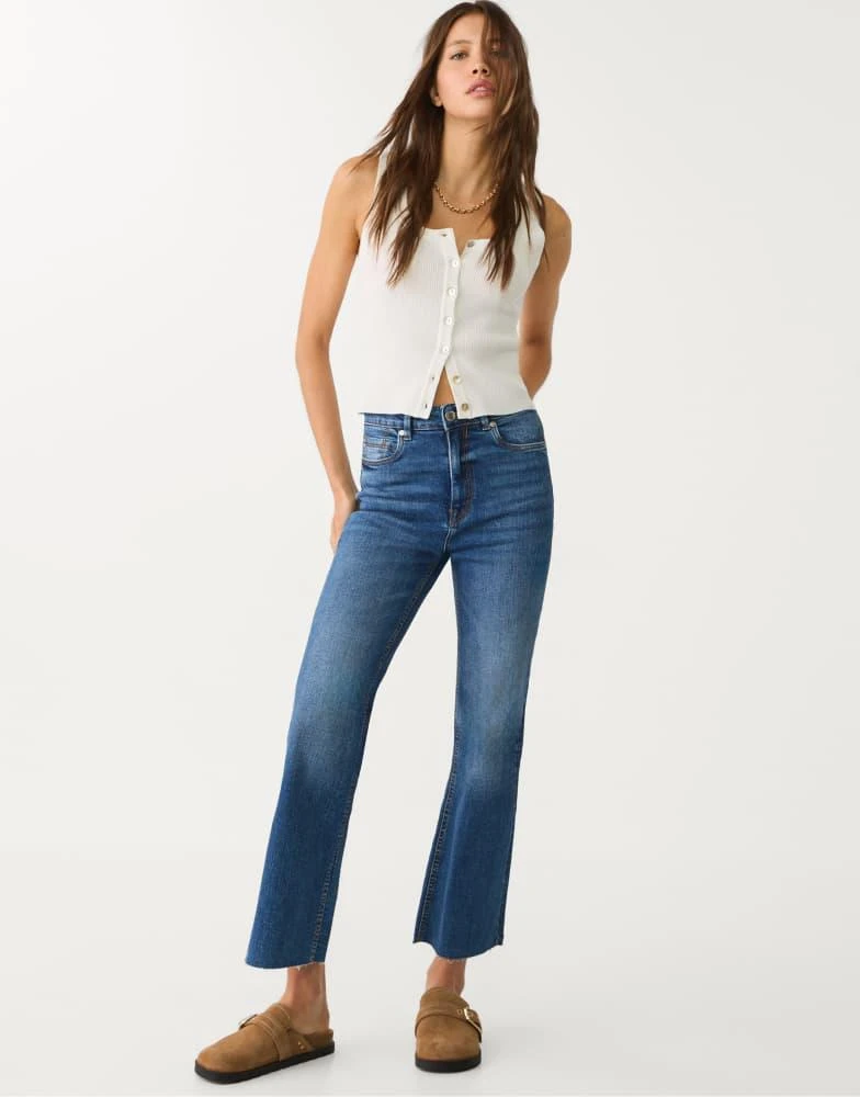 Stradivarius Stradivarius Petite d78 cropped flared jeans in