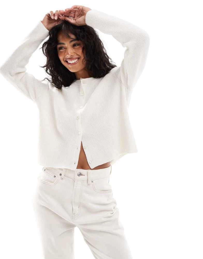Stradivarius Stradivarius ribbed knit cardigan with buttons in vanilla 1