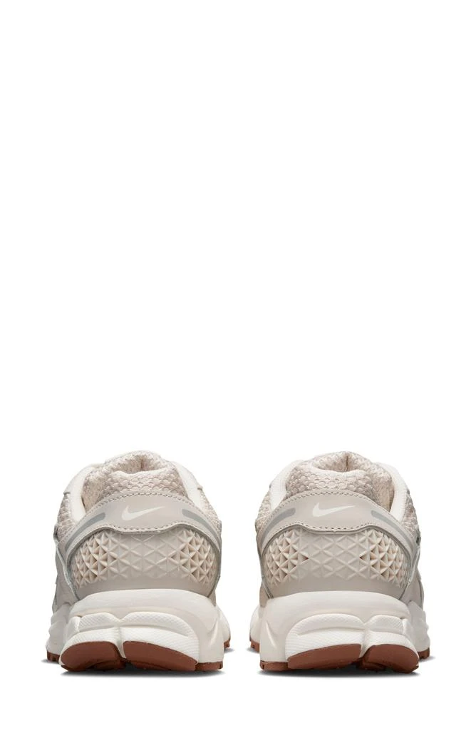 NIKE Zoom Vomero 5 Sneaker 5