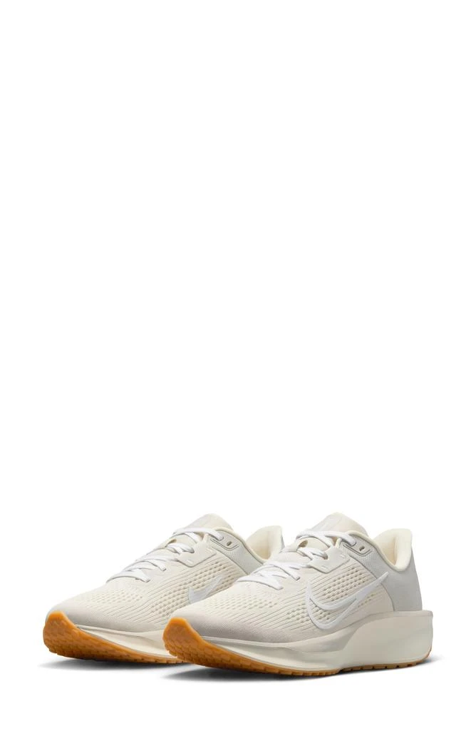 NIKE Quest 6 Running Shoe 1