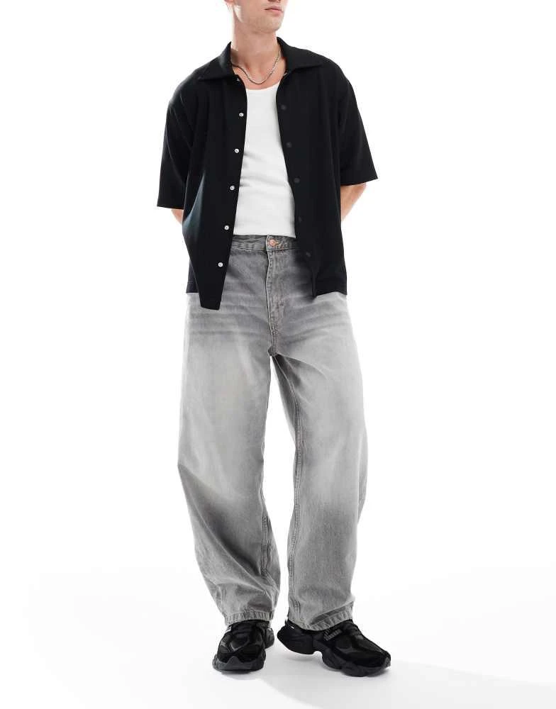 Bershka Bershka skater fit jeans in washed grey 5