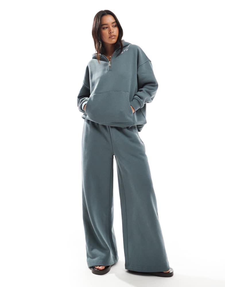 HERA Hera Womens collective wide leg sweatpant in washed sage