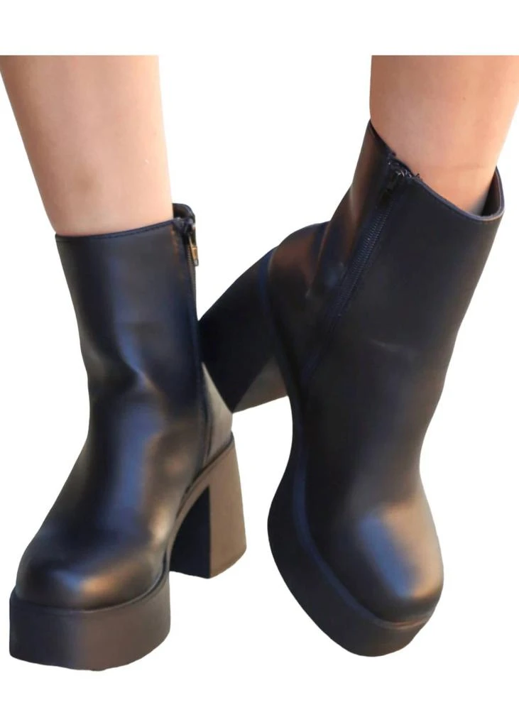 Fortune Dynamic Women's Ankle Boots In Black 2