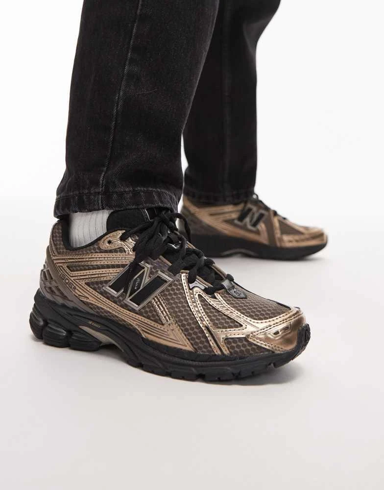 New Balance New Balance 1906R unisex trainers in gold and black