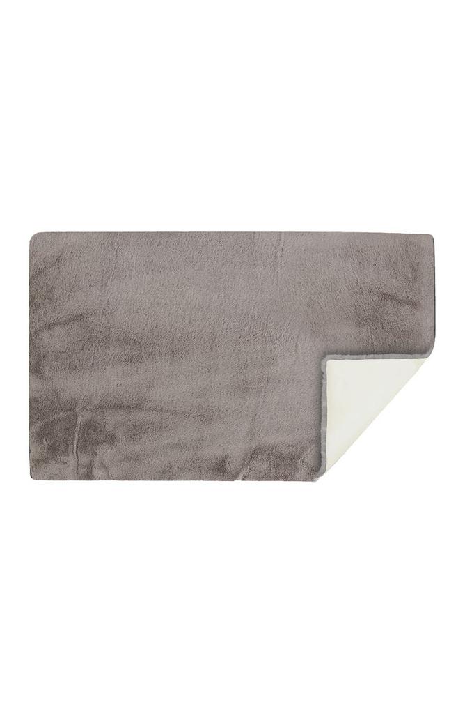 LUXE Faux Fur Rectangular Throw 3' X 5' - Grey
