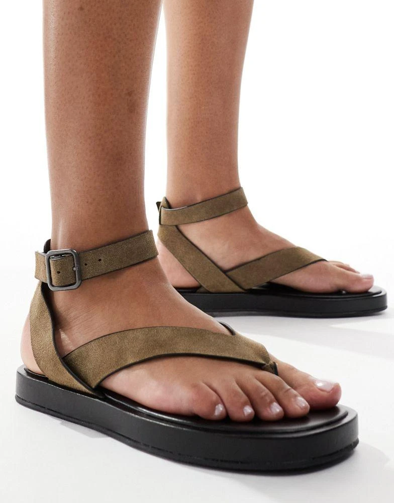 Pull&Bear Pull&Bear thong detail sandal in green 2
