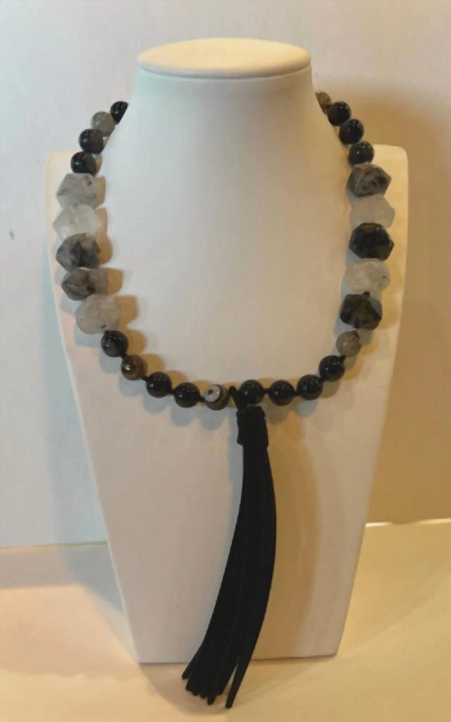 Sonya
s Sonya
S - Stone Necklace With Fringe