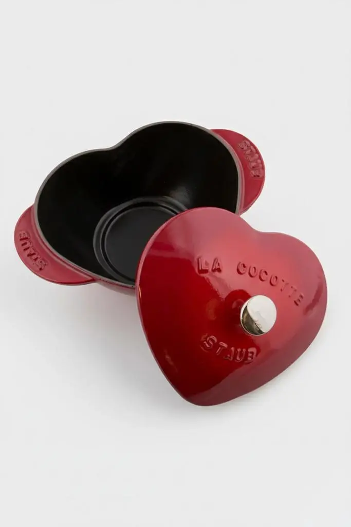 Staub Staub Cast Iron 1.75-qt Heart Cocotte