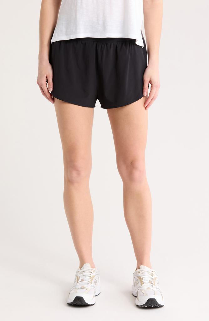 Zella Elevate Pull-On Shorts