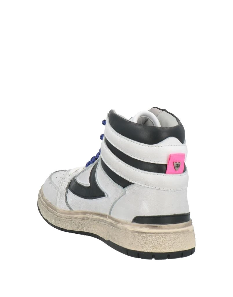 HTC Sneakers 3