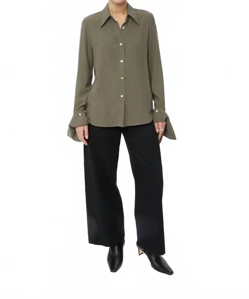 Dāl the Label Long Cuff Relaxed Top In Olive