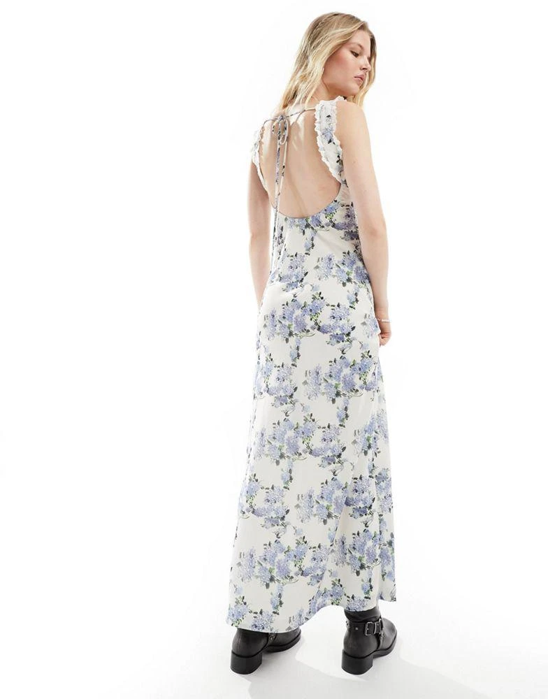 Kiss The Sky Kiss The Sky bust detail chintz floral print maxi dress in blue and white 4