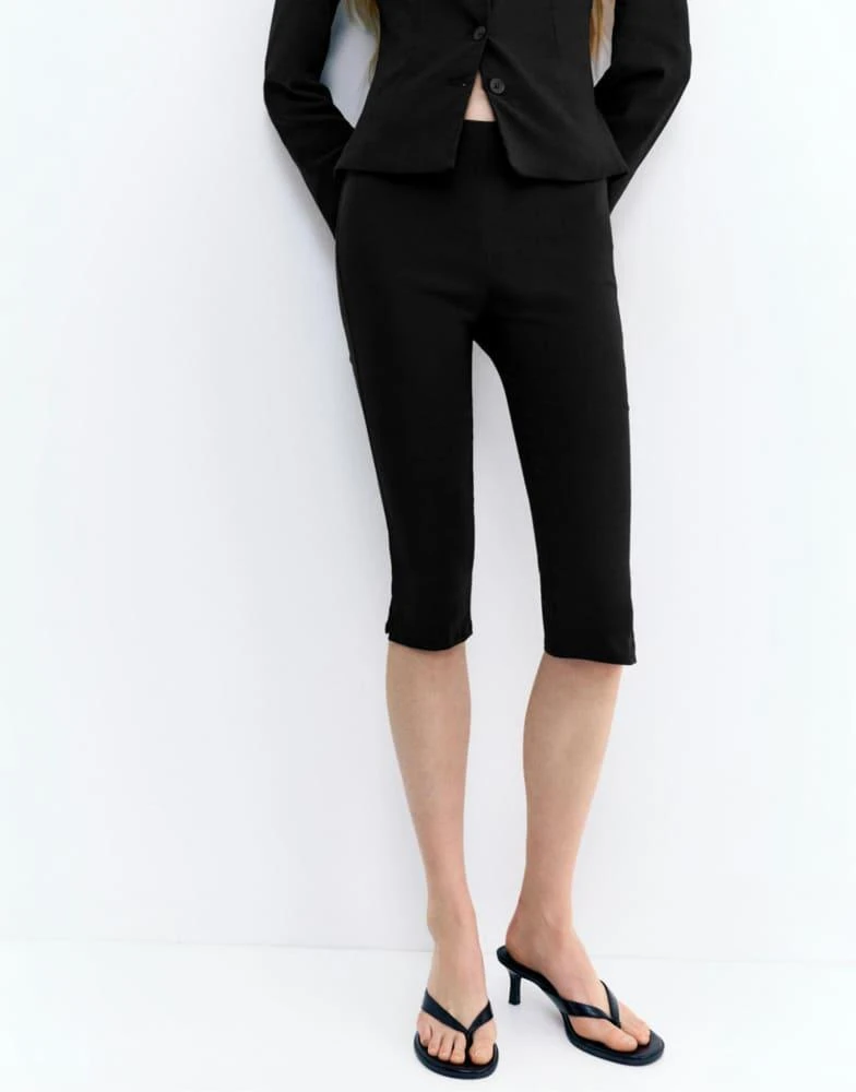 Pull&Bear Pull&Bear Zip capris trousers in black 2