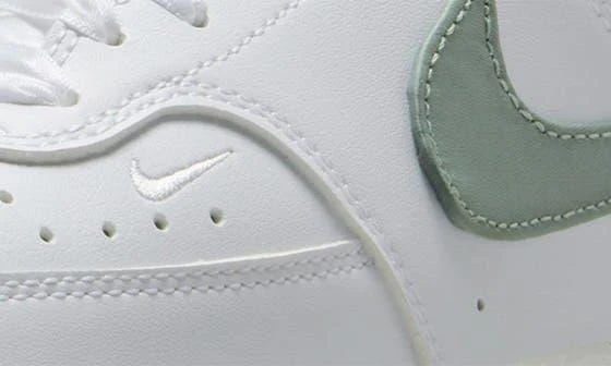 NIKE Court Vision Low Sneaker 7