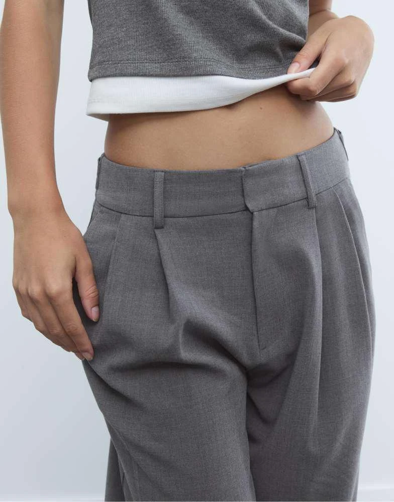 Stradivarius Stradivarius Super wide-leg adjustable trousers in dark grey 3