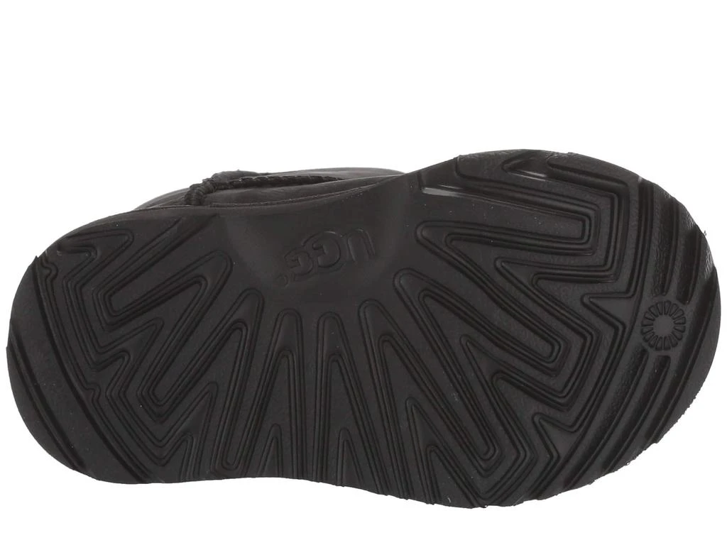 UGG Classic Short II Waterproof (Toddler/Little Kid) 3
