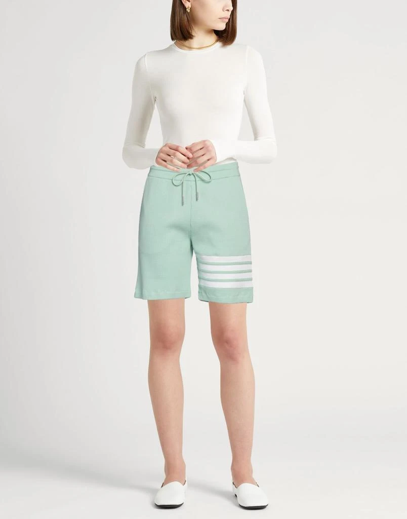 Thom Browne Shorts 
Bermuda 2