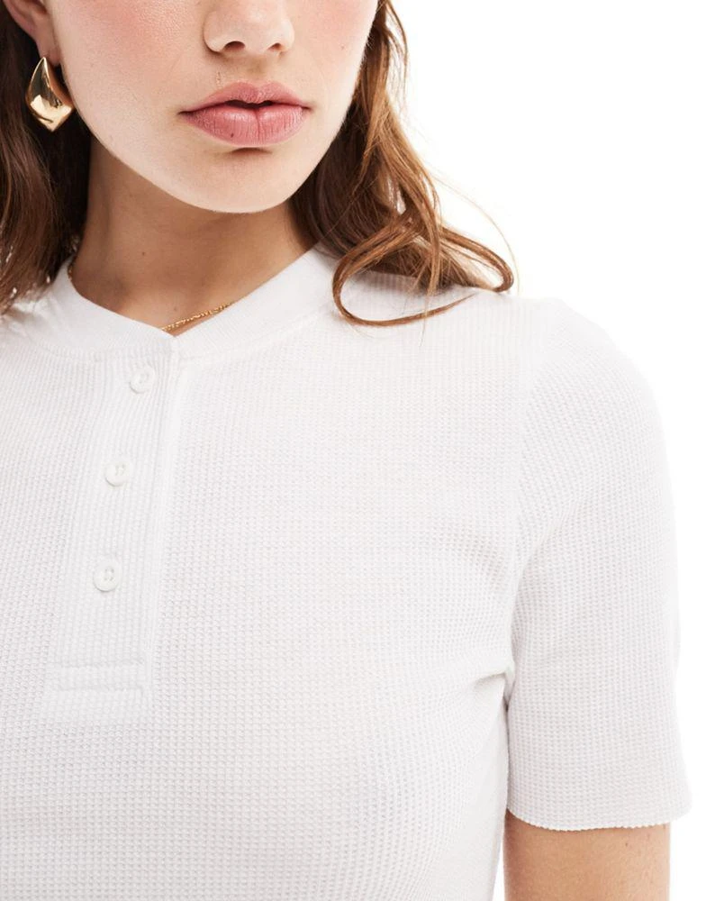 ASOS ASOS DESIGN short sleeve waffle henley t-shirt in white 4