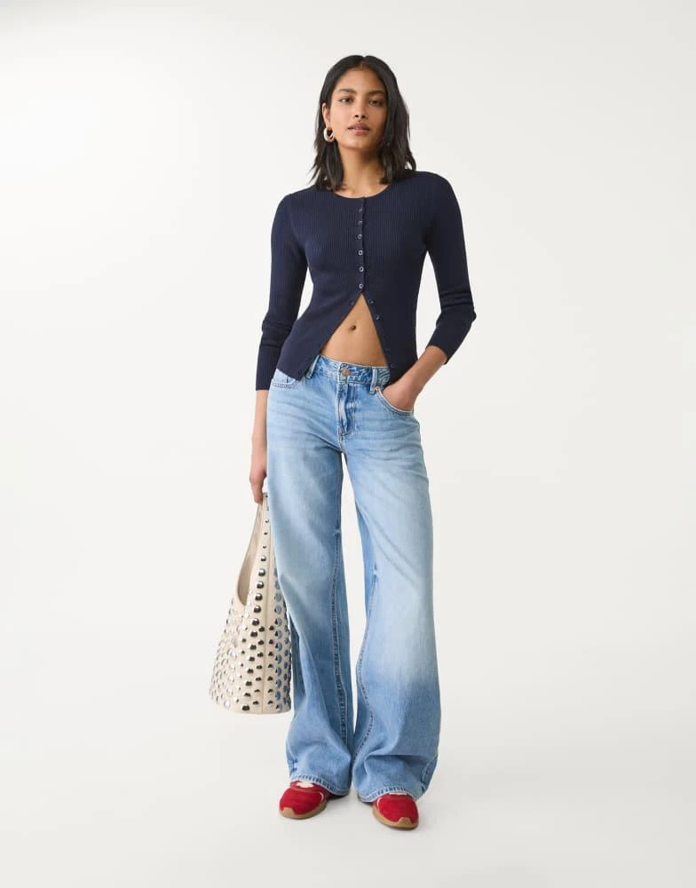 Stradivarius Stradivarius D91 low wide leg jeans in light blue 1