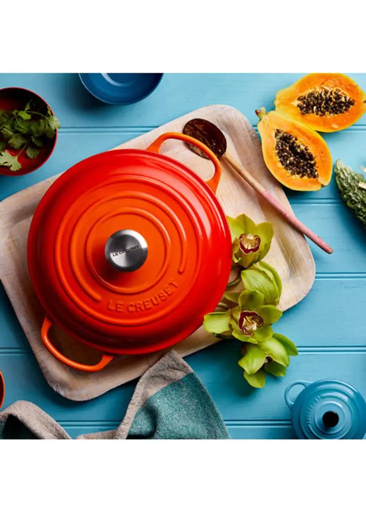 Le Creuset Signature cast iron shallow casserole 26cm 2.2l 5