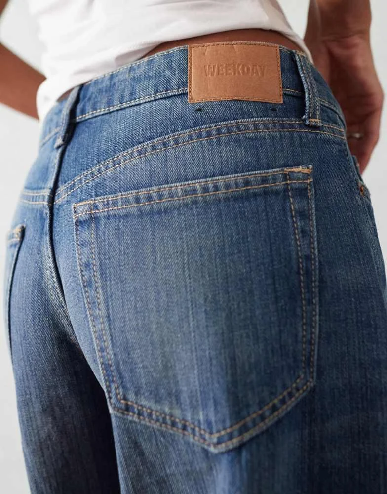 Weekday Weekday Ample low waist baggy fit jeans in streaky blue wash 3
