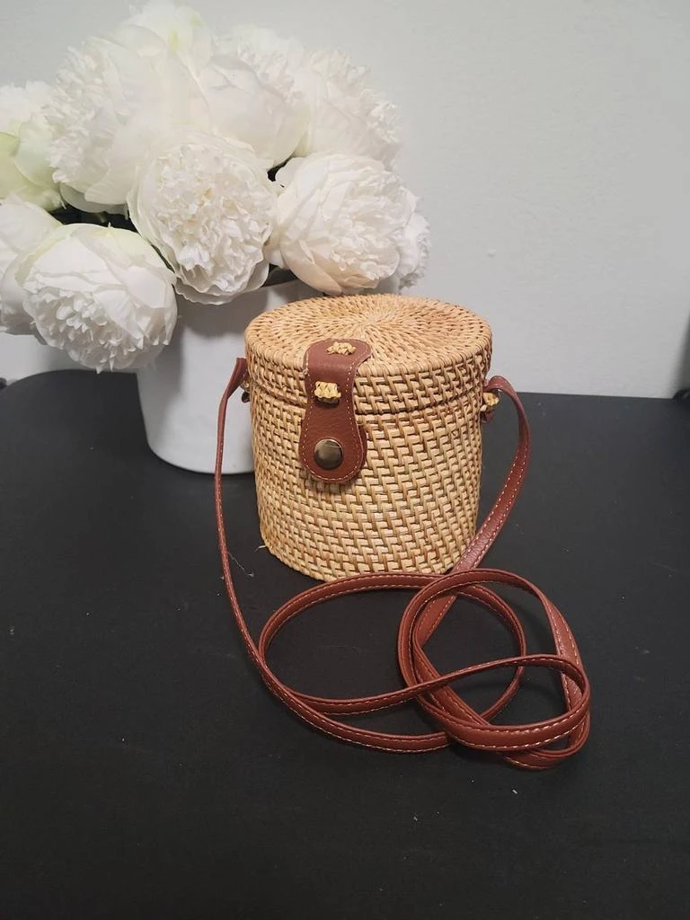 VIBE Vibe - Women
s Rattan Round Cross Body Purse 2